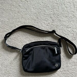 Lululemon City Adventurer crossbody 2.5L black